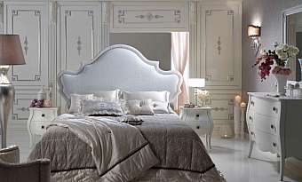 Letto rubino con borchie