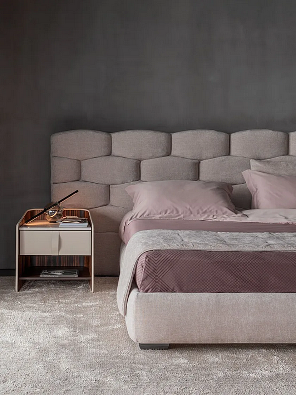 Letto matrimoniale con testata imbottita Flou Majal fabbrica Flou dall'Italia. Foto №3