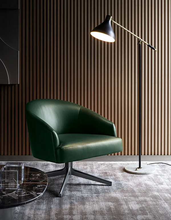 Poltrona girevole in pelle con base a 4 razze e braccioli Moore Relax I 4 Mariani fabbrica i 4 Mariani dall'Italia. Foto №7