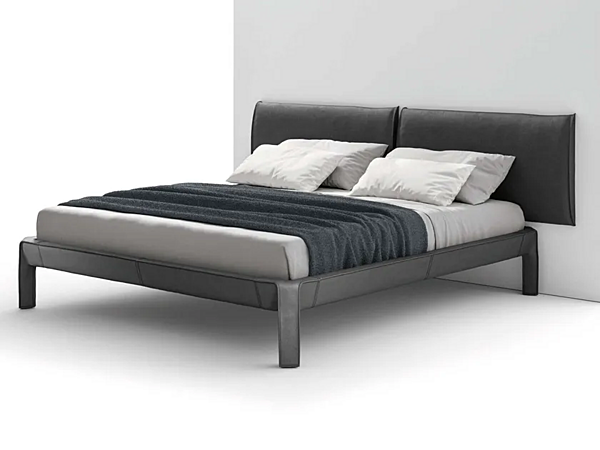Letto matrimoniale in pelle con testata imbottita CAB NIGHT CASSINA fabbrica CASSINA dall'Italia. Foto №1