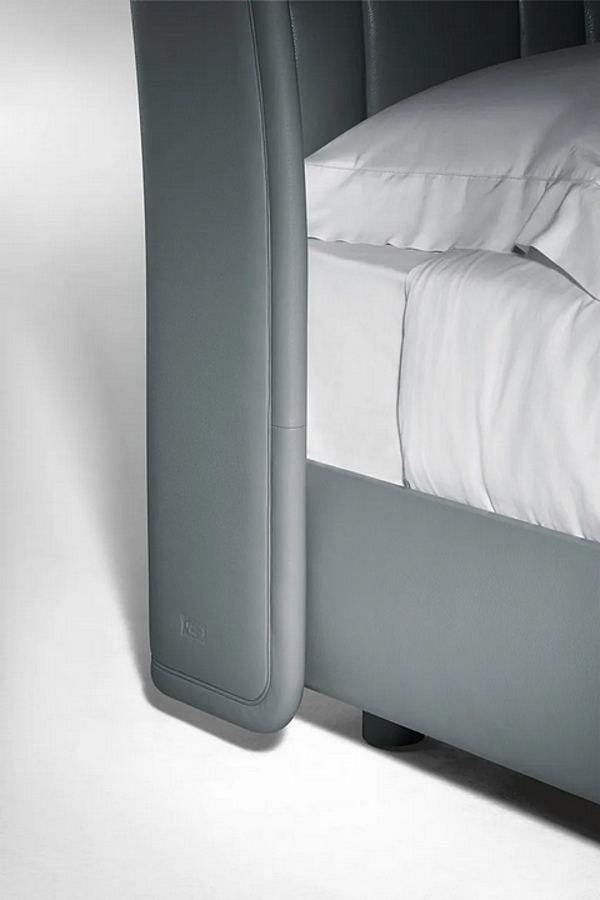 Letto matrimoniale in pelle con testata imbottita POLTRONA FRAU LOLA DARLING fabbrica POLTRONA FRAU dall'Italia. Foto №5