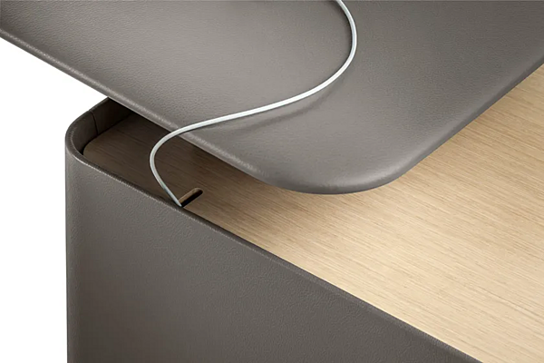 Scrivania esecutiva rettangolare in pelle conciata con ripiani POLTRONA FRAU TRUST 5644710 5644710 A, 5644710 B fabbrica POLTRONA FRAU dall'Italia. Foto №2