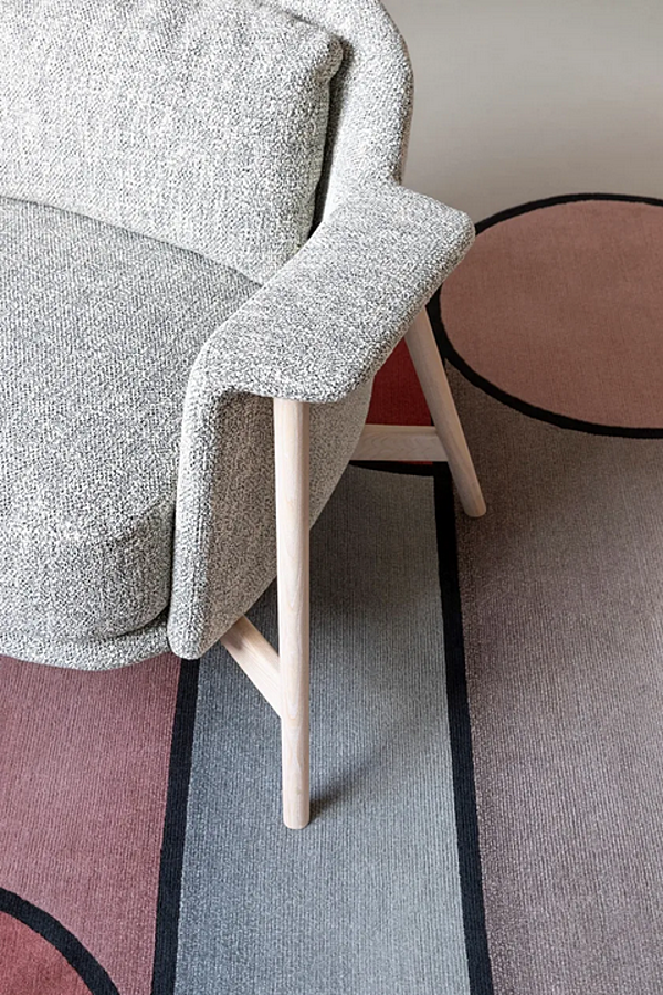 Poltrona con braccioli in tessuto Saba Kepi fabbrica SABA dall'Italia. Foto №7