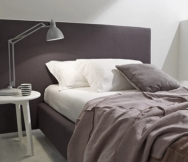 Letto matrimoniale con testata imbottita Duomo Design Mono Alto fabbrica Duomo Design dall'Italia. Foto №2
