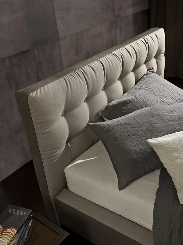Letto matrimoniale imbottito con testiera trapuntata Duomo Design Parigi fabbrica Duomo Design dall'Italia. Foto №2