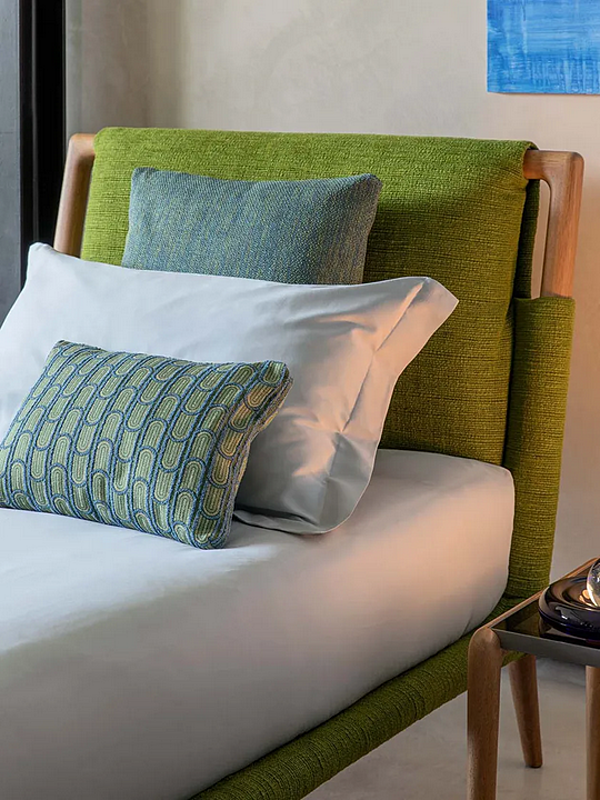 Letto singolo con testata imbottita Gaudi Flou fabbrica Flou dall'Italia. Foto №3