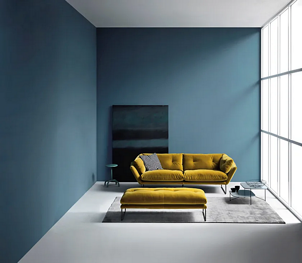 Divano a tre posti con base a slitta in tessuto Saba New York Suite fabbrica SABA dall'Italia. Foto №13