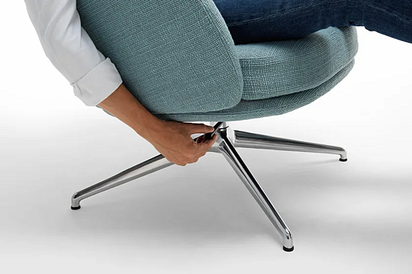 Pouf imbottito con base a 4 razze Saba collezione Sunset fabbrica SABA dall'Italia. Foto №5