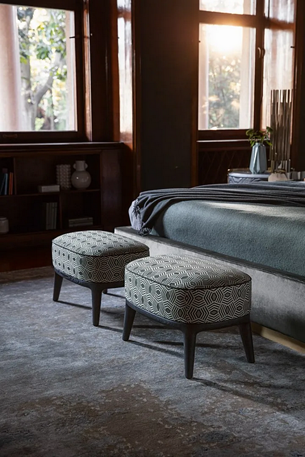 Pouf con gambe in legno Freddy OPERA CONTEMPORARY 49034 fabbrica OPERA CONTEMPORARY dall'Italia. Foto №5