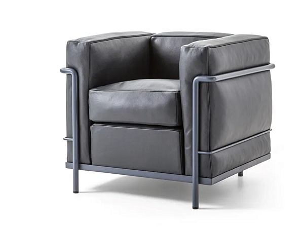 Poltrona in pelle con braccioli CASSINA Fauteuil Grand Confort Petit Modèle 002 fabbrica CASSINA dall'Italia. Foto №2