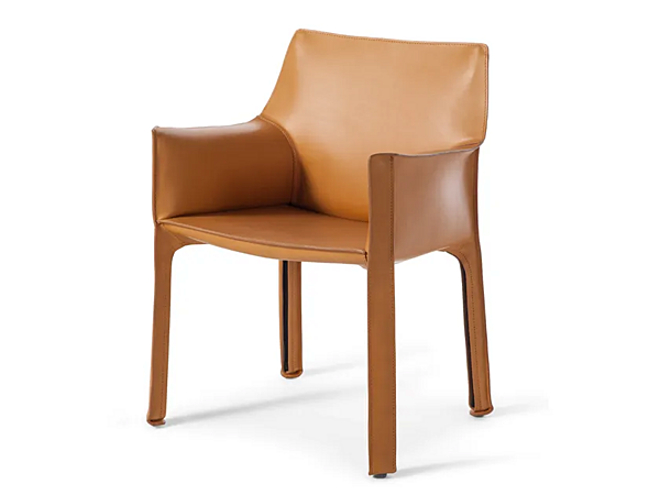 Poltrona in pelle conciata con braccioli CASSINA 413 CAB fabbrica CASSINA dall'Italia. Foto №1