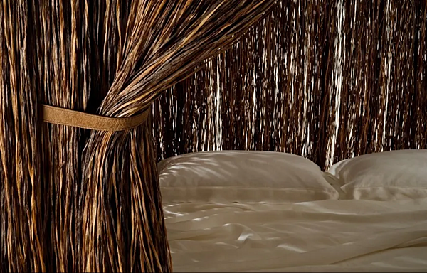 Letto matrimoniale con testata imbottita in rafia Edra Cabana CBNB50 fabbrica EDRA dall'Italia. Foto №4