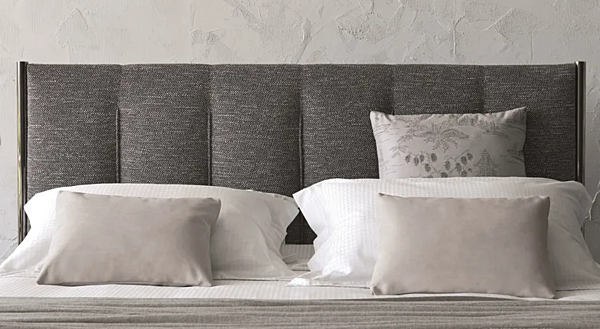 Letto matrimoniale con testata alta in tessuto Koi Flou fabbrica Flou dall'Italia. Foto №4
