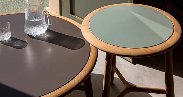 Tavolino da giardino rotondo basso in teak con top in ceramica POLTRONA FRAU The Secret Garden fabbrica POLTRONA FRAU dall'Italia. Foto №11