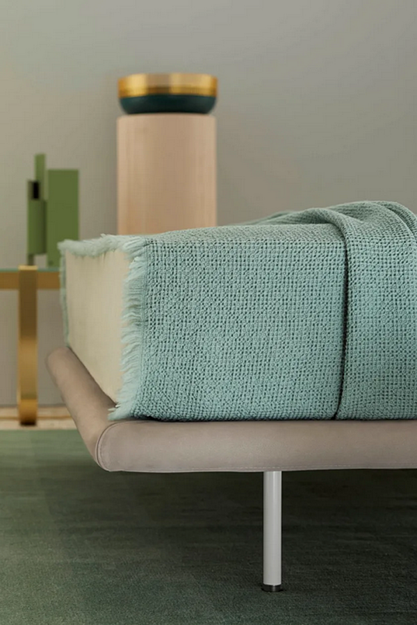 Letto matrimoniale in tessuto con testata imbottita Pixel Air Saba fabbrica SABA dall'Italia. Foto №4