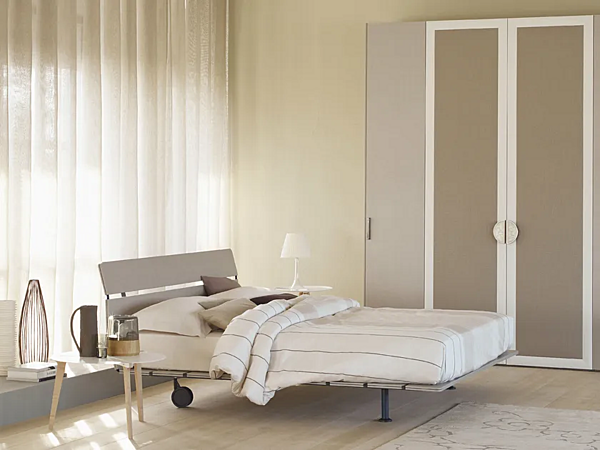 Letto matrimoniale con testata imbottita in tessuto Flou Tadao fabbrica Flou dall'Italia. Foto №11