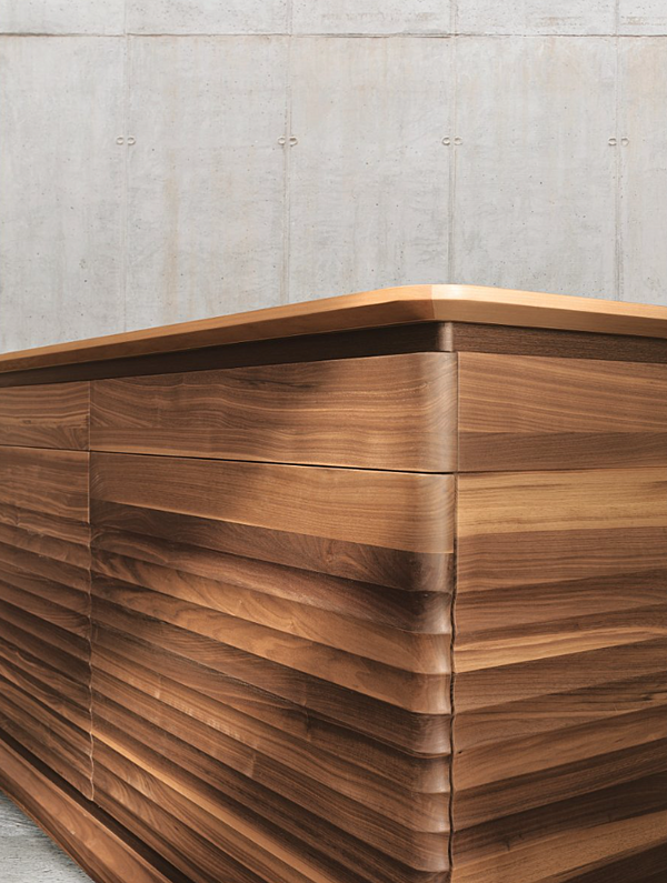 Credenza in noce con ante DALE Traccia A 102 fabbrica DALE dall'Italia. Foto №3