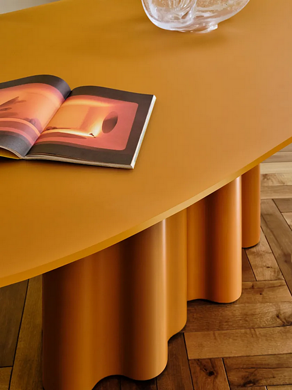 Tavolo ovale con base in poliuretano e piano in vetro laccato Teatro Magico Saba fabbrica SABA dall'Italia. Foto №7