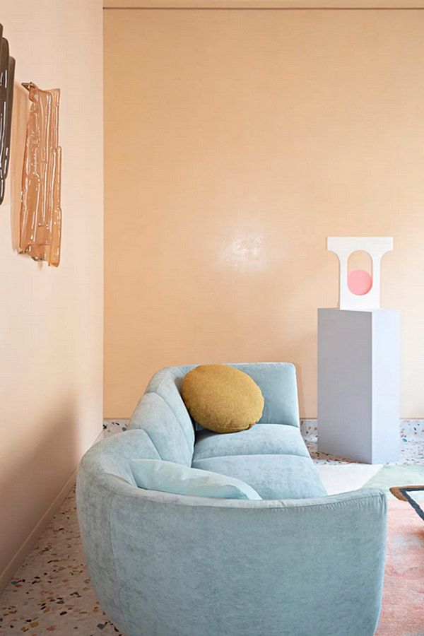 Divano angolare in tessuto con schienale imbottito Saba Rendez Vous fabbrica SABA dall'Italia. Foto №6