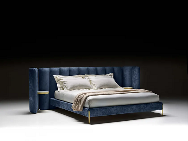 Letto matrimoniale con pannello imbottito e comodini integrati IBISCO PLUS Black Tie fabbrica Black Tie dall'Italia. Foto №2
