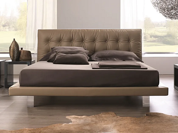 Letto matrimoniale in pelle con testata imbottita Parigi Duomo Design fabbrica Duomo Design dall'Italia. Foto №1