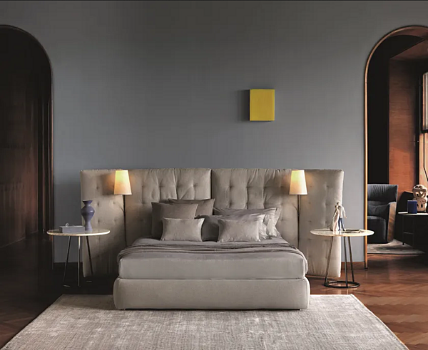 Letto matrimoniale con testiera alta in tessuto Flou Paravento fabbrica Flou dall'Italia. Foto №8