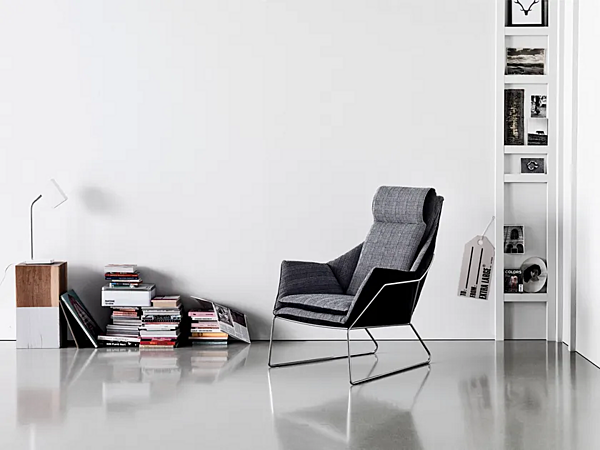 Poltrona bergère con schienale alto in tessuto Saba New York fabbrica SABA dall'Italia. Foto №8