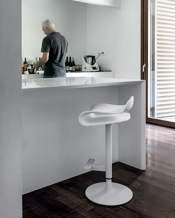 Sgabello girevole regolabile in altezza Kristalia BCN fabbrica Kristalia dall'Italia. Foto №4