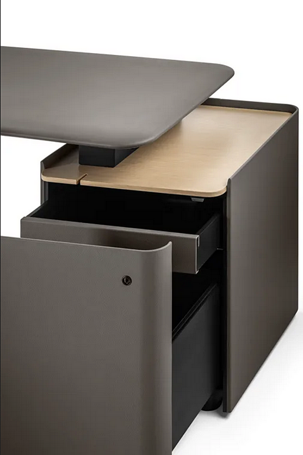 Scrivania esecutiva rettangolare in pelle conciata con ripiani POLTRONA FRAU TRUST 5644710 5644710 A, 5644710 B fabbrica POLTRONA FRAU dall'Italia. Foto №3