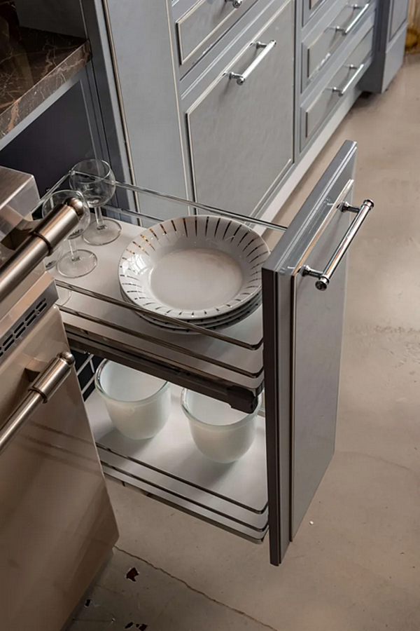 Cucina personalizzata in eucalipto con maniglie e penisola Essenza Numero 5 Martini Interiors fabbrica MARTINI INTERIORS dall'Italia. Foto №7