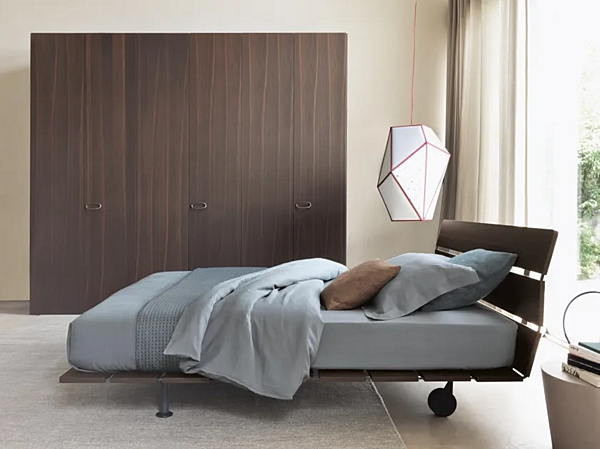 Letto matrimoniale con testata imbottita in tessuto Flou Tadao fabbrica Flou dall'Italia. Foto №8