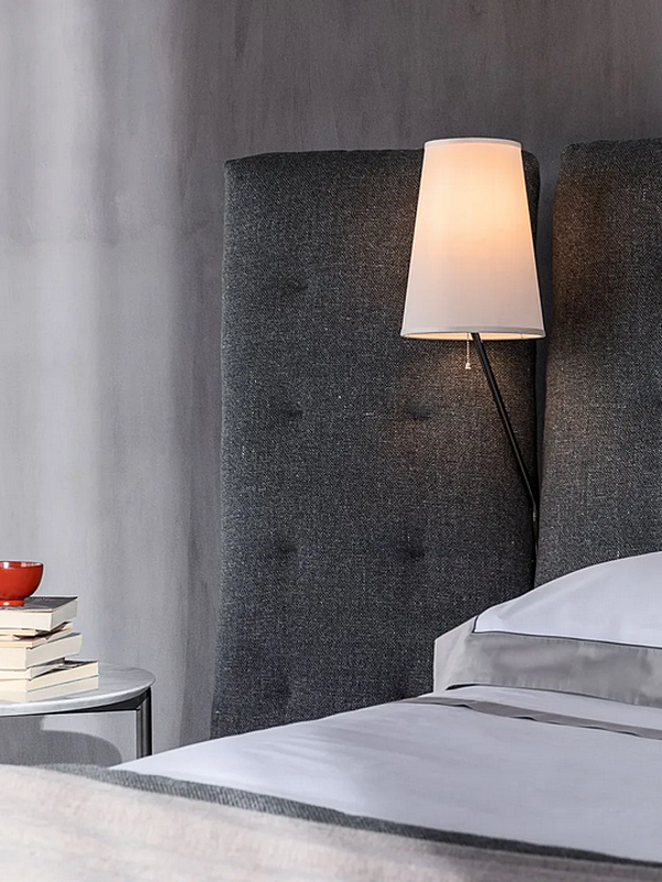 Letto matrimoniale con testiera alta in tessuto Flou Paravento fabbrica Flou dall'Italia. Foto №3