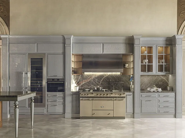 Cucina personalizzata in eucalipto con maniglie e penisola Essenza Numero 5 Martini Interiors fabbrica MARTINI INTERIORS dall'Italia. Foto №1