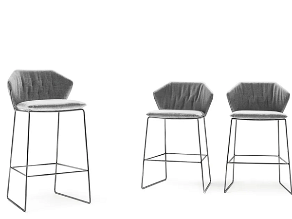 Sgabello in tessuto con base a slitta e poggiapiedi Saba collezione New York fabbrica SABA dall'Italia. Foto №2