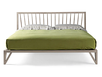 Letto matrimoniale in noce con testata imbottita DALE Leggiadro P 620