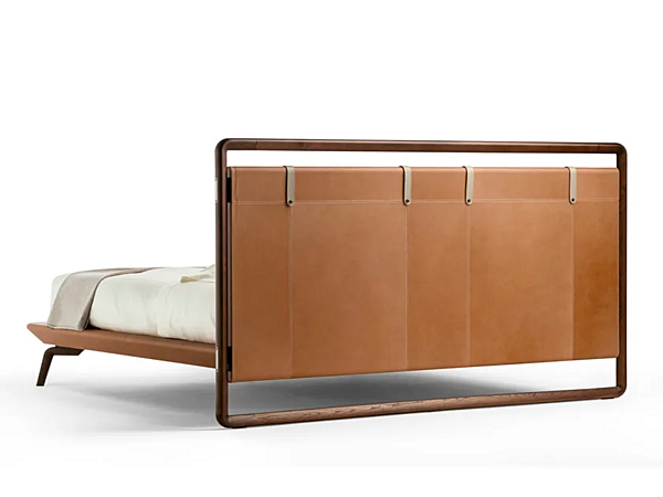 Letto matrimoniale in pelle con testata imbottita in tessuto POLTRONA FRAU Volare Due fabbrica POLTRONA FRAU dall'Italia. Foto №3