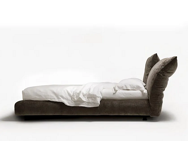 Letto matrimoniale con testiera imbottita in tessuto Edra Stand By Me STM011 fabbrica EDRA dall'Italia. Foto №2