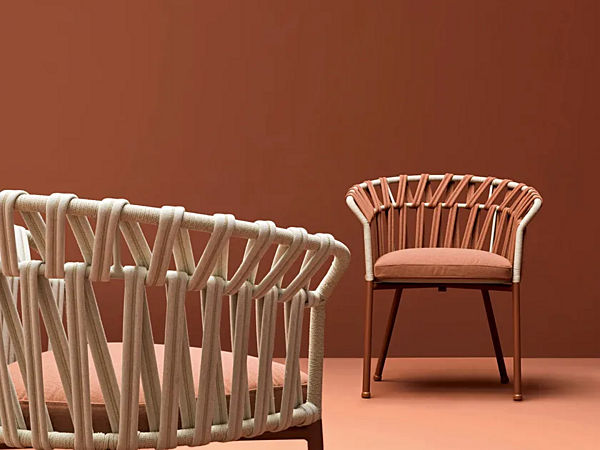 Sedia da giardino in alluminio verniciato a polvere con braccioli Emma Cross VARASCHIN 24810/24811, 24810L/24811L fabbrica VARASCHIN dall'Italia. Foto №24