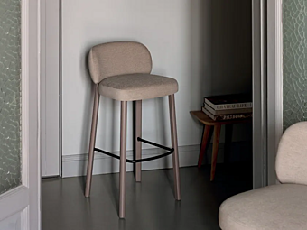 Sgabello in tessuto con poggiapiedi Aretha BROSS 1819,  1818 fabbrica BROSS dall'Italia