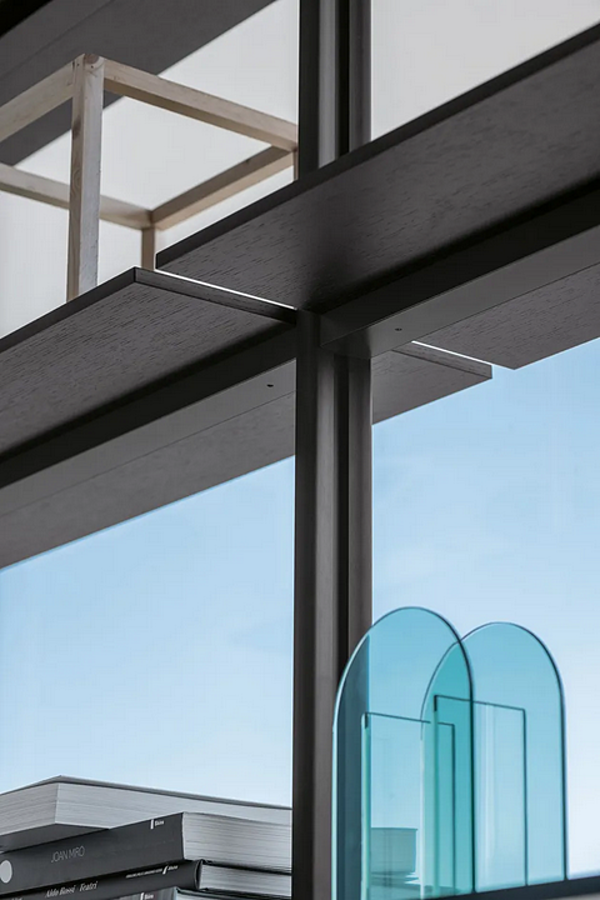 Libreria a soffitto e pavimento in legno Kristalia Avenue Up fabbrica Kristalia dall'Italia. Foto №5