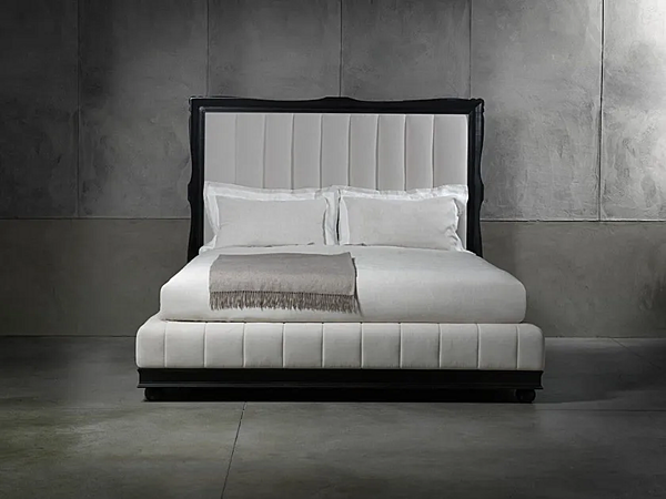 Letto matrimoniale con testata alta in tessuto ROMEO CHELINI fabbrica CHELINI dall'Italia. Foto №1